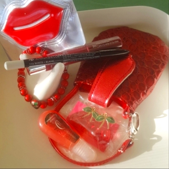 Caboodles Other - 🍒🥧 Wild Cherry Gift Set